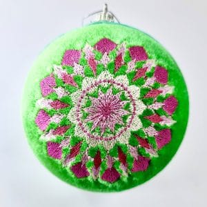 Ялинкова куля з Мандалою Удача, 10 см, зелена