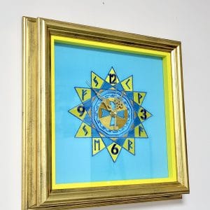 Настінний годинник оберіг Зірка Ерцгамми з рунами у деревяній рамі