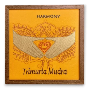 картина оберіг мудра гармонії trimurta mudra 24х24 помаранчевий котон рамка зі склом