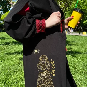 Чорний шопер-оберіг Берегиня Мати з золотою вишивкою у трипільському стилі