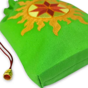 Вишивка символу «Вогняний Алатир» крупним планом