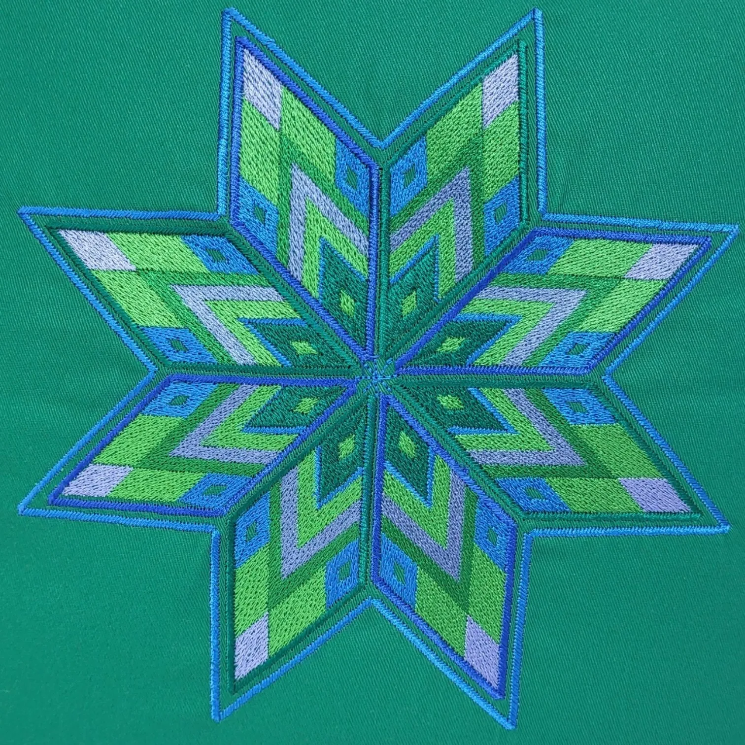 Подушка-оберіг «Алатир» 40×40 см, зелений котон, об'ємний вигляд